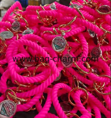 GUGEER Heart Key Chain, Silicon Wristlet Keychain Bangle Keyring Bracelet Holder for Women Girl