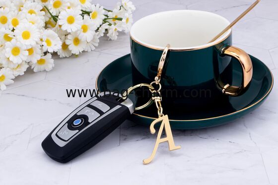 GUGEER Letter Keyring Alphabet Initial Keychain, Metal Letter Key Ring for Women Men Handbag Wallet Purses Letter